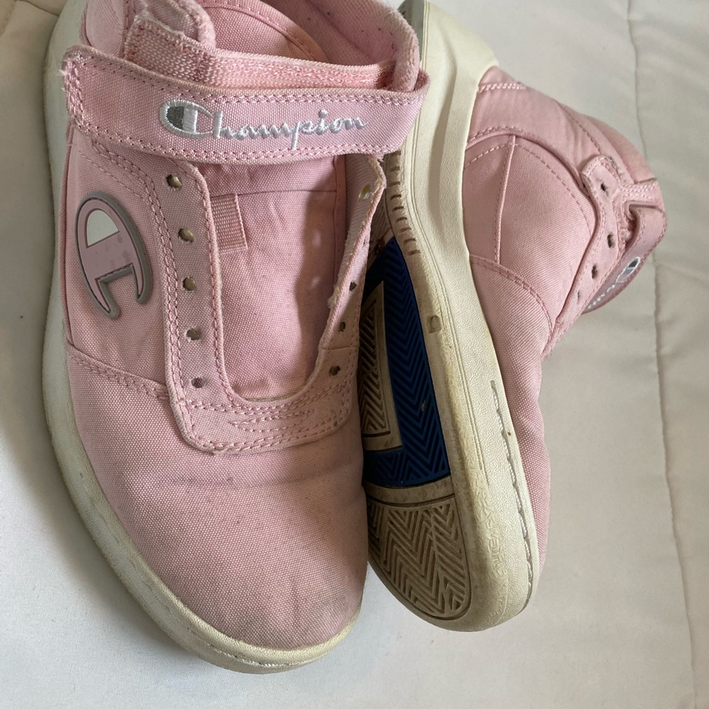Champion, size 7 women’s shoes, pink without shoelaces